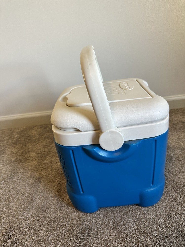 Igloo Ice Cube 12 Quart 14 Can Plastic Cooler With Top Tray Handle