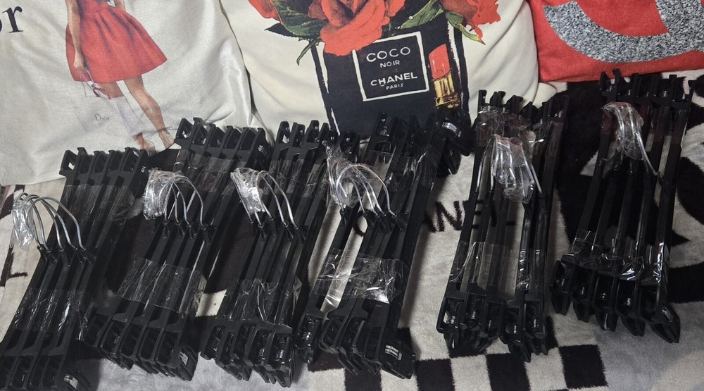 BUNDLE BLACK CLOTHES HANGERS WITH CLIP 45PC