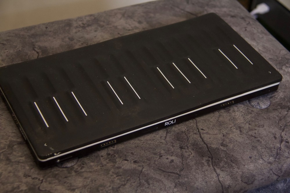 ROLI Seaboard Block Key Expressive MIDI Keyboard Controller Black READ DESCRIPTI
