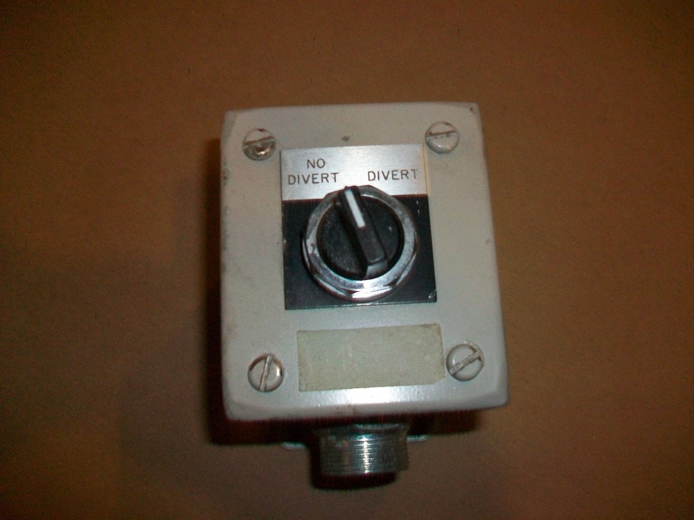 Hoffman / Cutler Hammer Selector Switch Station   E22B2