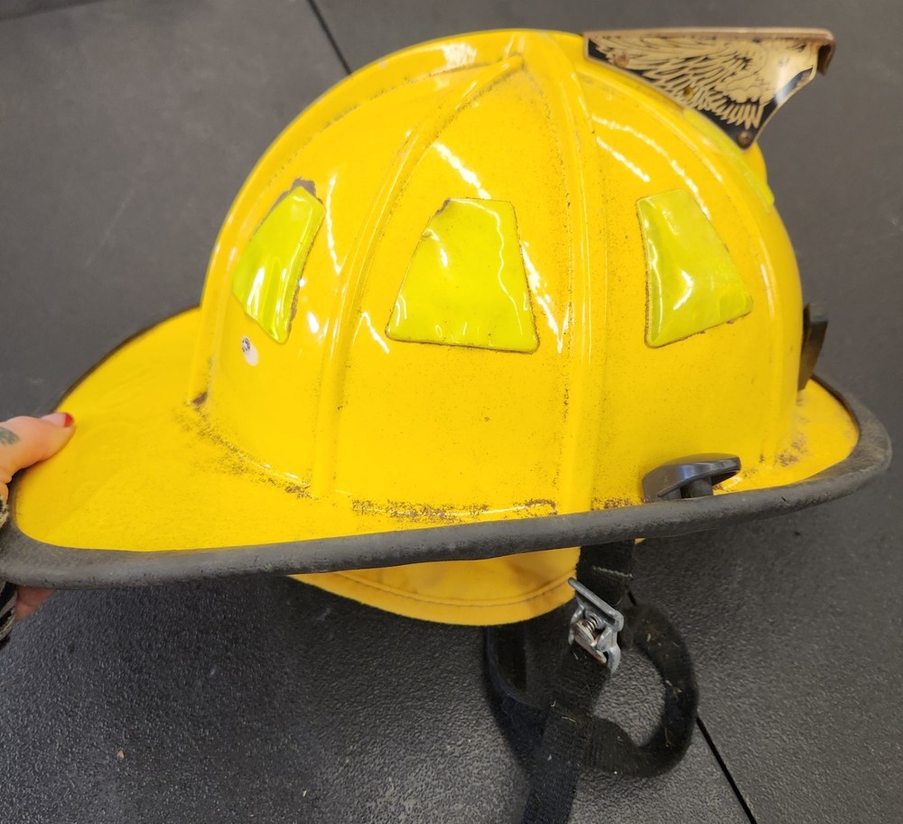 Cairns 1010 Fire Service Helmet With Eagle Front Holder