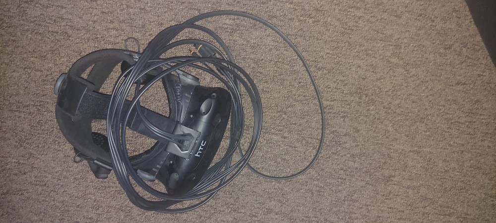First Generation HTC Vive w/ wireless Headset Adapter