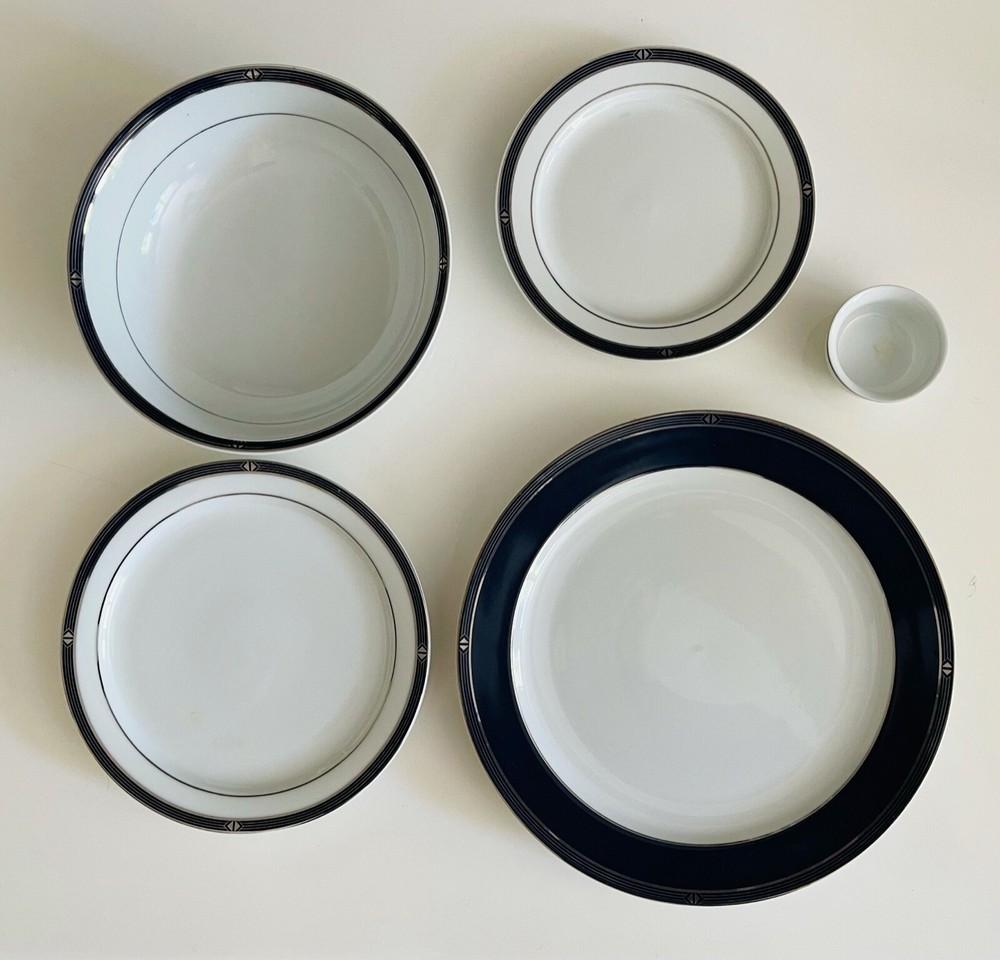 Delta Airlines International First Class 5-Piece Blue/Platinum Place Setting