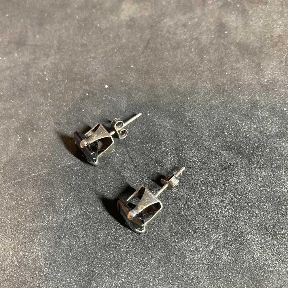 Vintage sterling silver black stud earrings b121