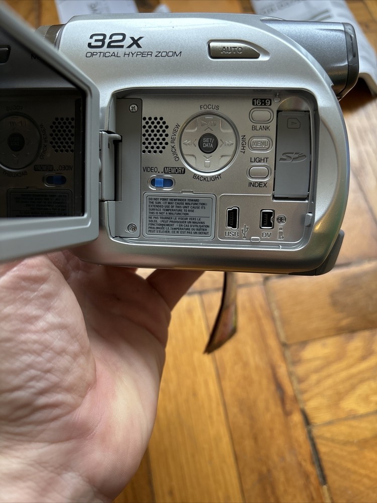 JVC Camera GR-D375U W Accessories READ DESCRIPTION