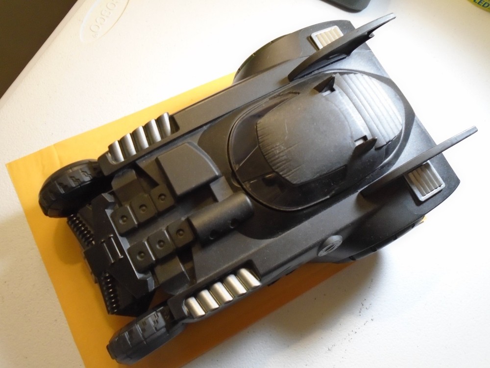 DC COMICS SPIN MASTER BATMOBILE,BATMAN  (  BATMOBILE  11 INCH ) FREE SHIP