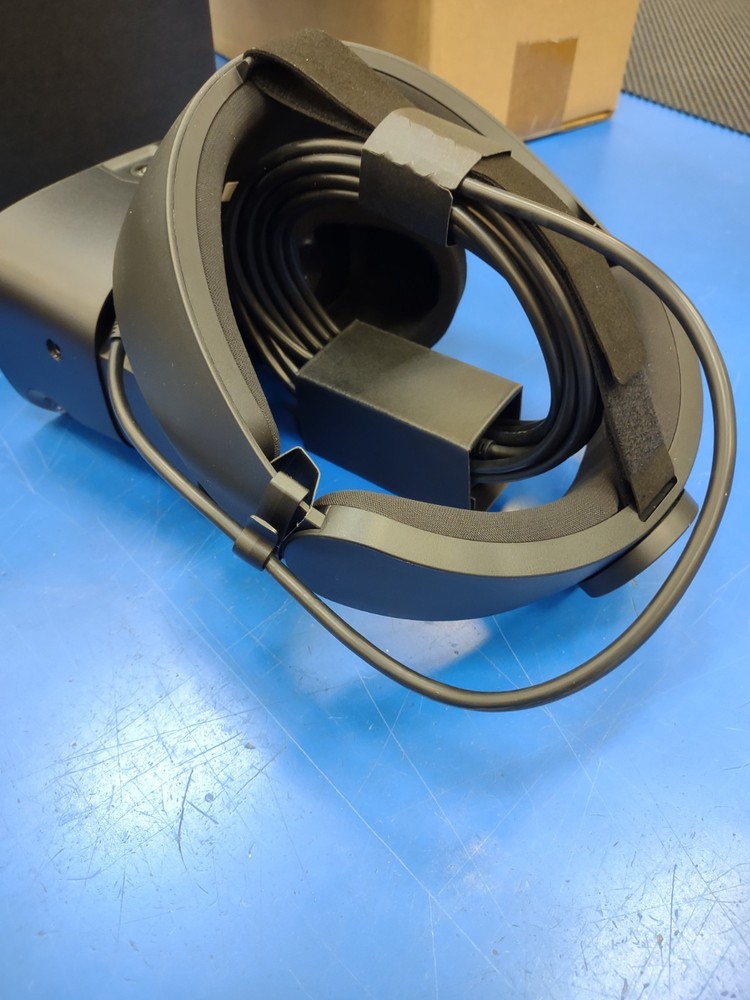 Oculus Rift S VR Headset with Controllers