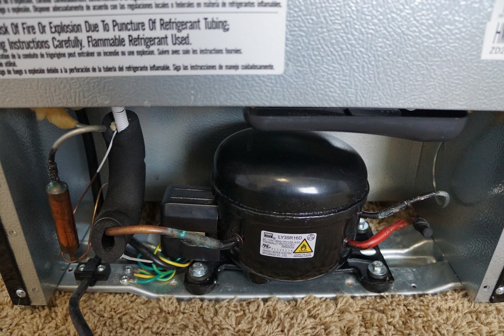 Magic Chef Mini Fridge (HMAR170BE)