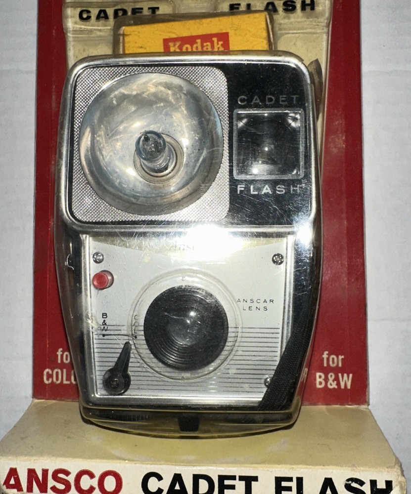 Vintage ANSCO CADET FLASH Camera (untested) & Sylvania/GE Flashbulbs