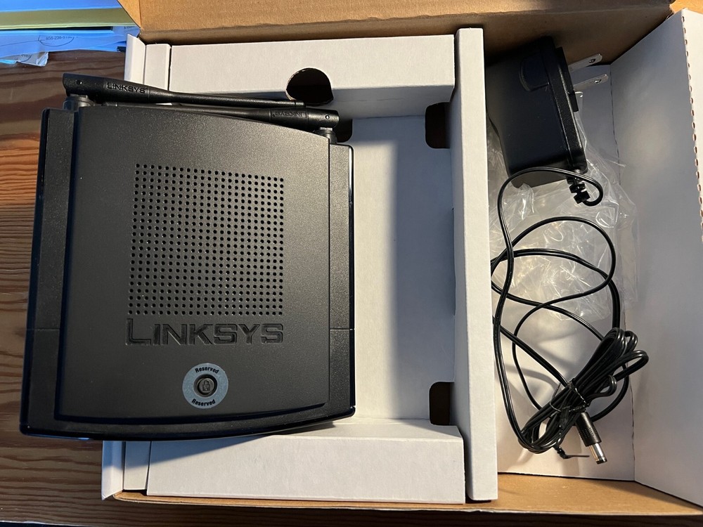 Cisco Linksys RangePlus MIMO Wireless Router WRT100