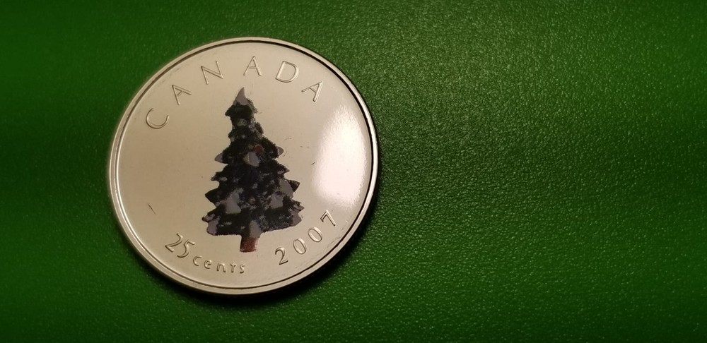 Canada 2007 Christmas Tree Coloured 25 Cent Coin.