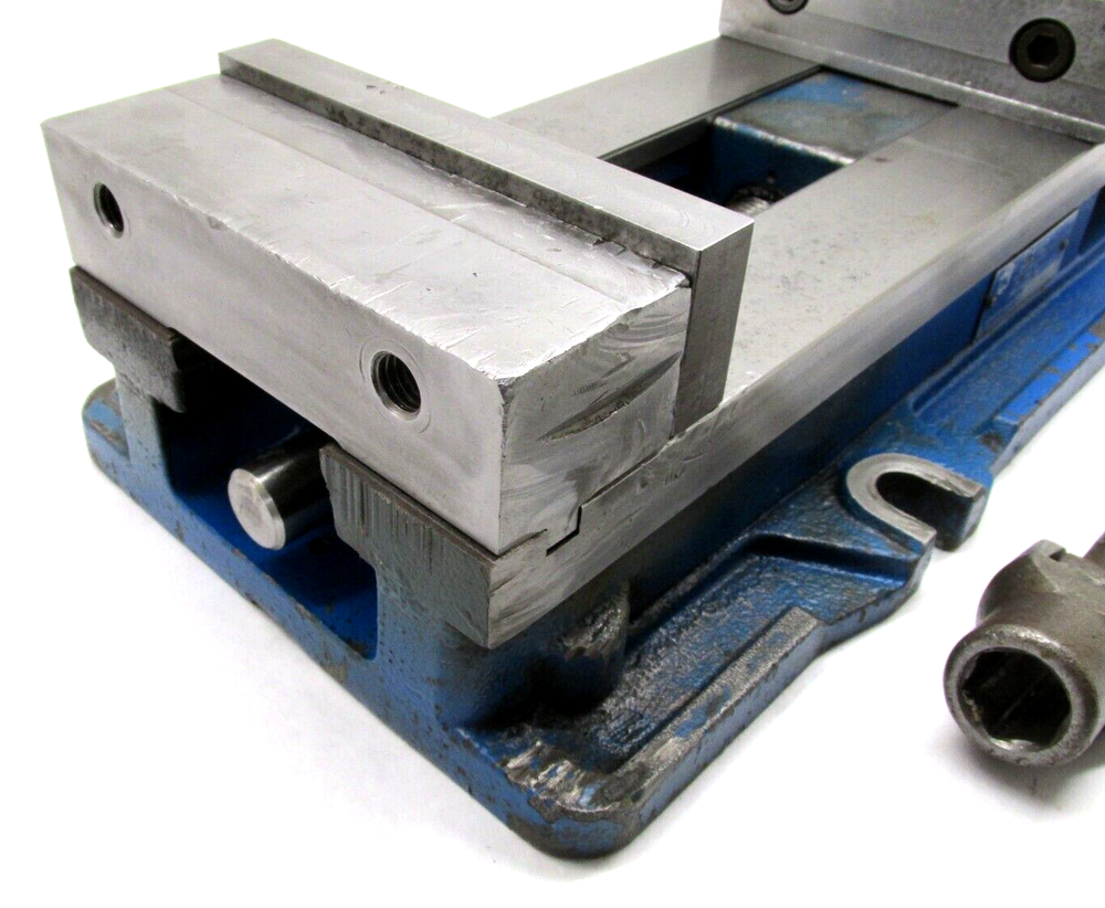 KURT ANGLOCK 6" MILLING MACHINE VISE w/ JAWS & HANDLE - #D688