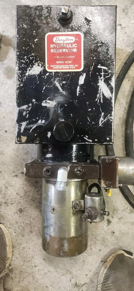 12V Hydraulic Pump  And 12' Hose
