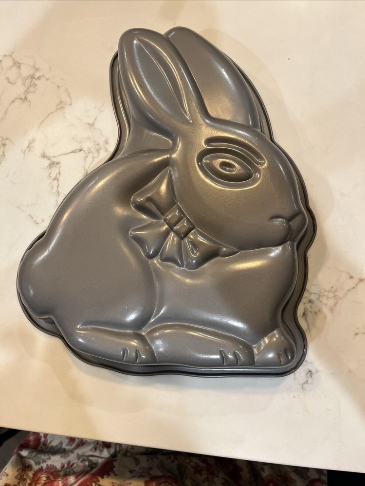 11” Tall Bunny Rabbit / Easter Cake Mold