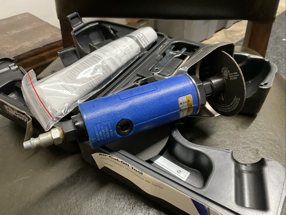 CAMPBELL HAUSFELD AIR CUT OFF TOOL, With Case, 4 Wheels, Tools