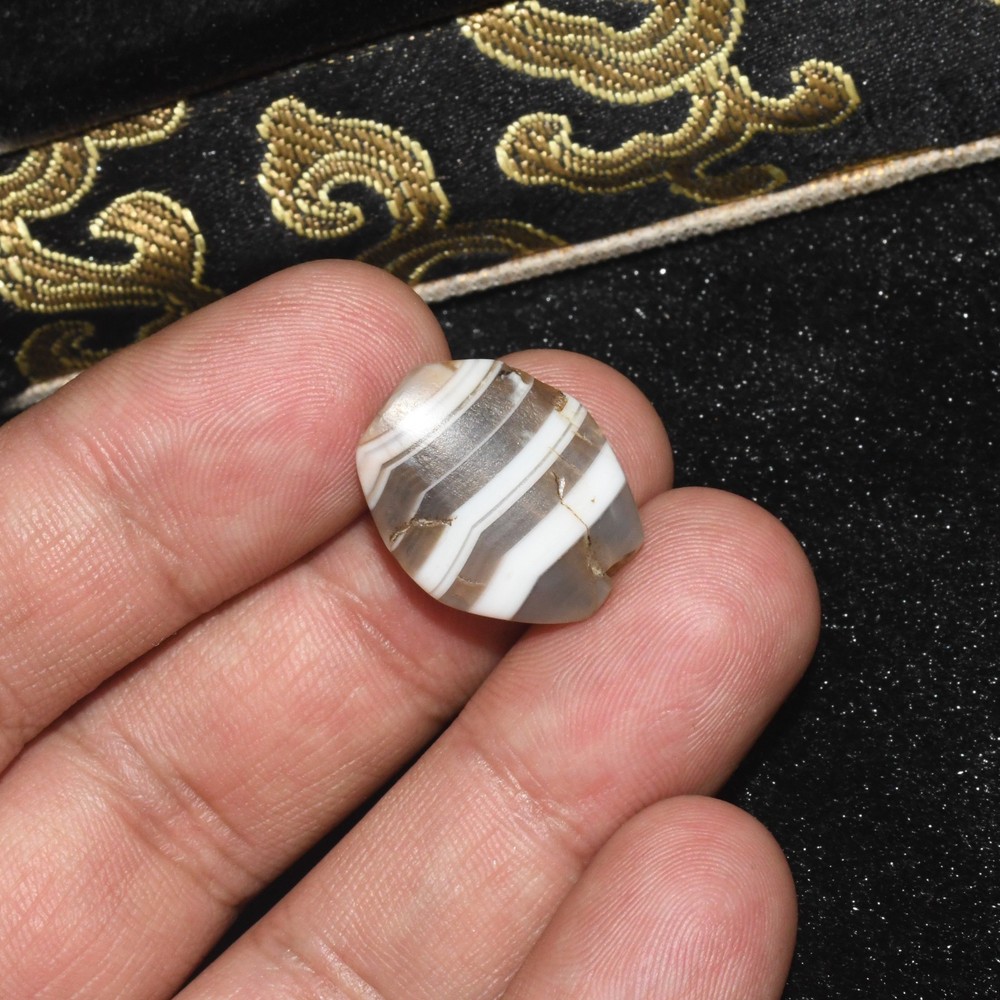 Authentic Ancient Bactrian Banded Agate Stone Dzi Bead in good Condition
