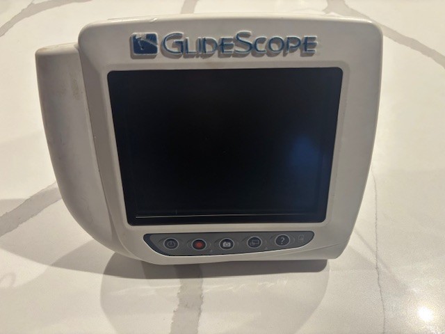 Glidescope monitor and power source