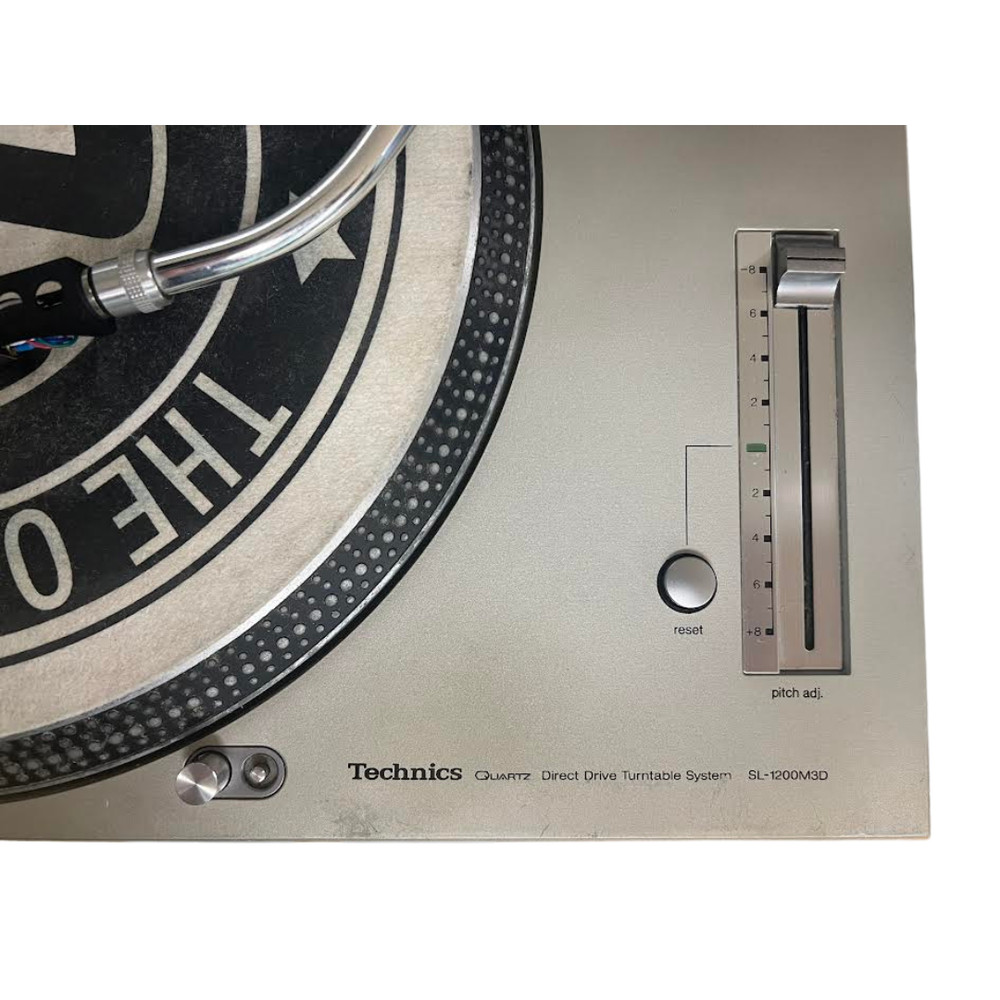 Technics Quartz Direct Drive Turntable SL-1200M3D