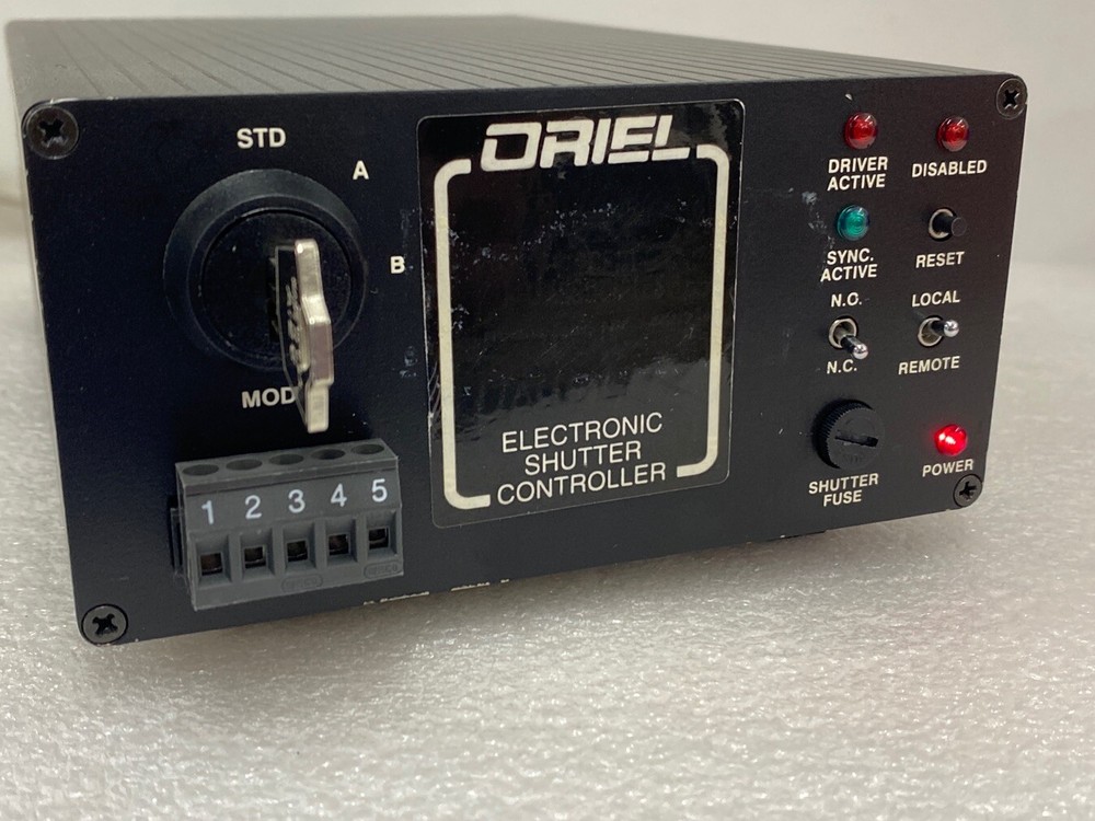 Oriel 76995 Electronic Shutter Driver, RS232, Requires External TTL Pulse