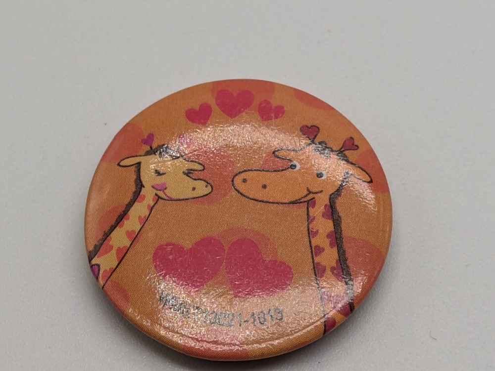 GIRAFFE LOVE Badge Button Pinback