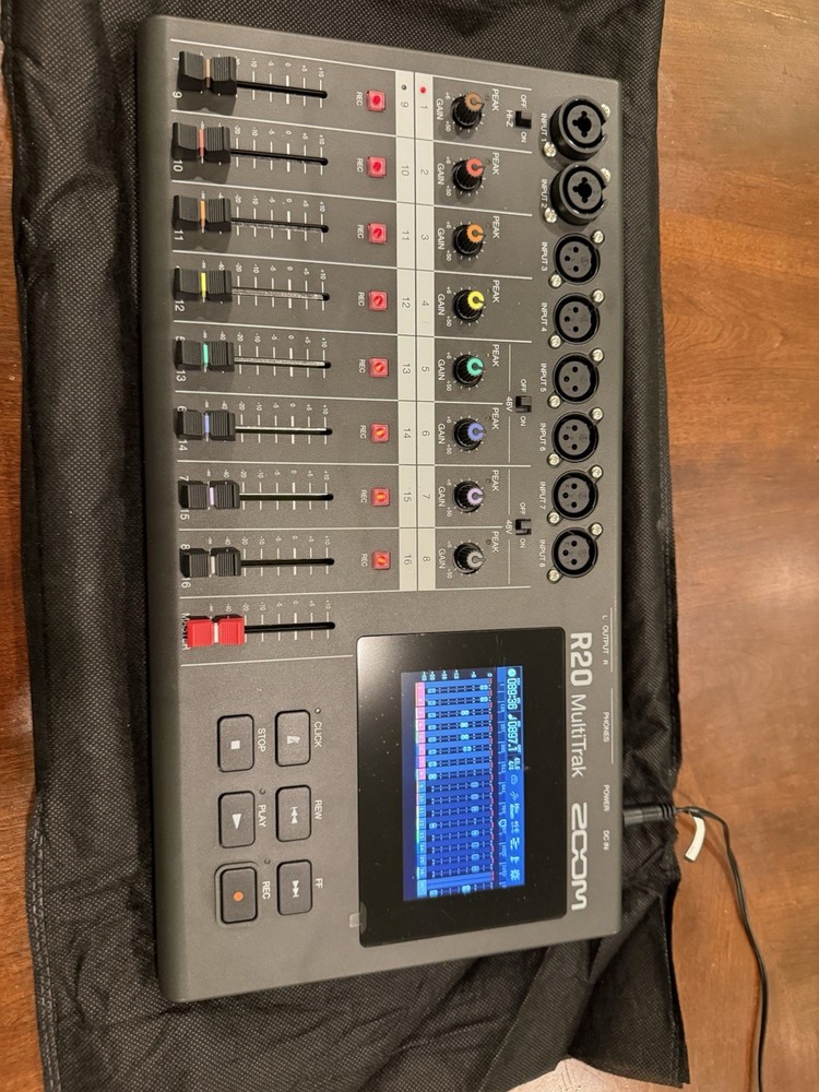 Zoom R20 Multitrack Recorder + Bluetooth Adapter BTA-1 - Original Box