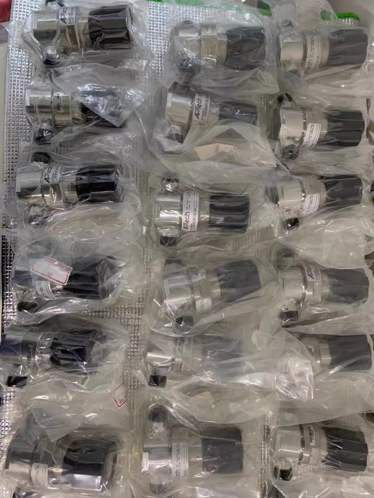 1pcs Aptech Pressure Reducing Valve AZ1315S 2PW FV8 FV8 1/2 VCR