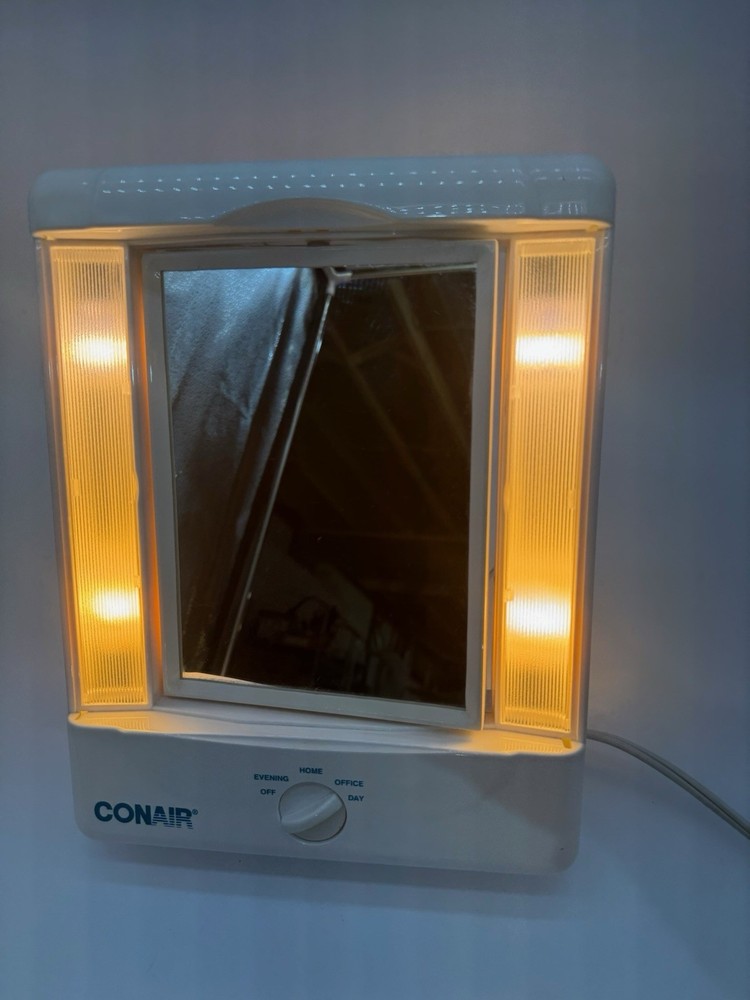 CONAIR 2-Sided Makeup Mirror, 4 Light Setting Incandescent Lighting TM8LX Tested