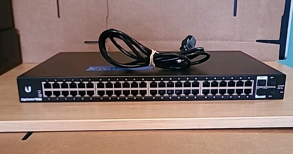 Ubiquiti Networks  (ES-48-LITE)  Network Device, NO RACK MOUNTS