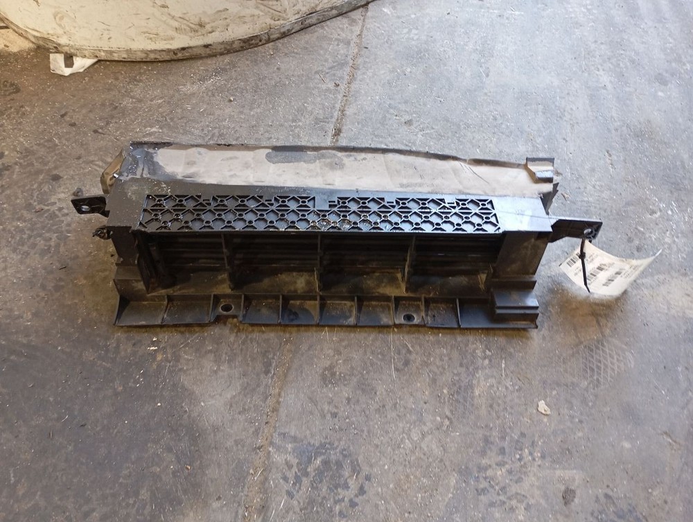 VERSA     2015 Air Shutter 4028297