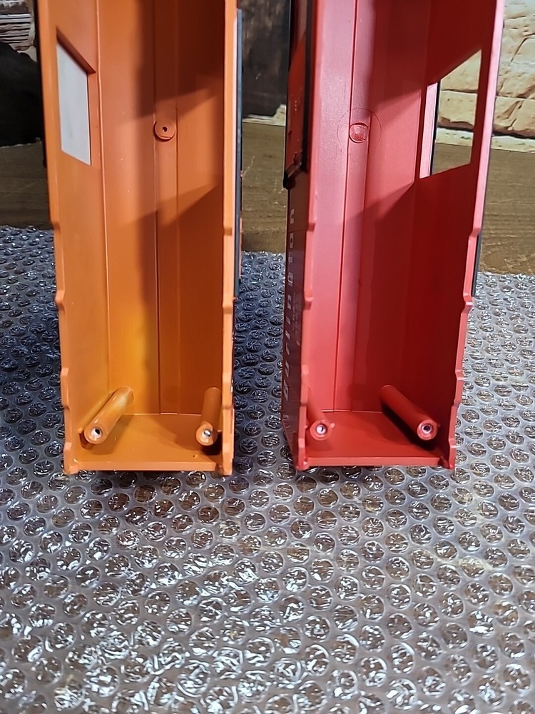 Williams O Gauge Burlington And NP Plastic Shells