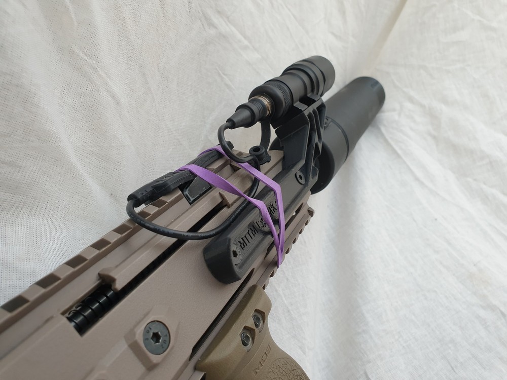 Airsoft GHK G5 flashlight mount