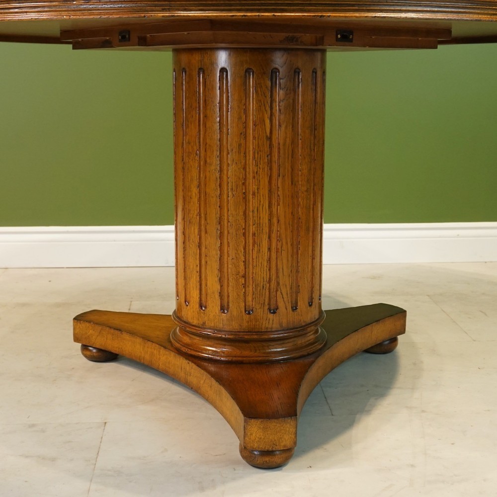 Beautiful 54" Round transitional Oak pedestal dining Kitchen table