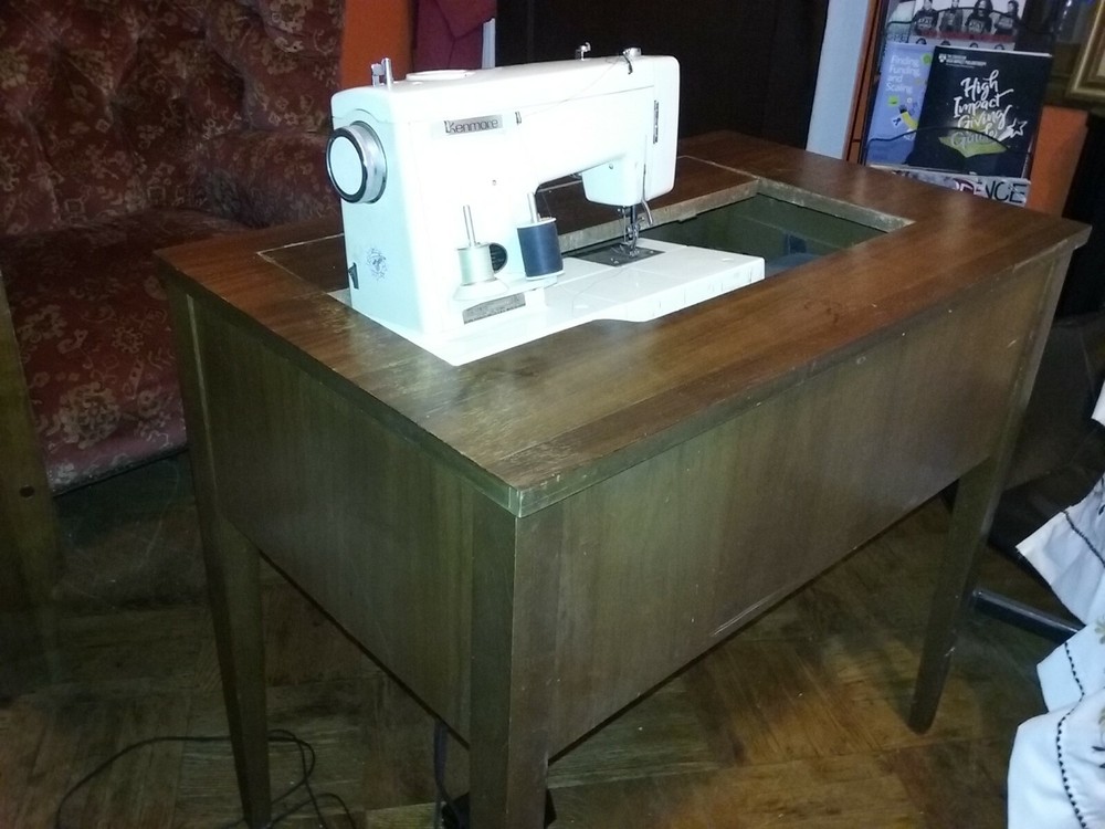 VINTAGE (Sears Kenmore sewing machine) Model# 196 9355 5