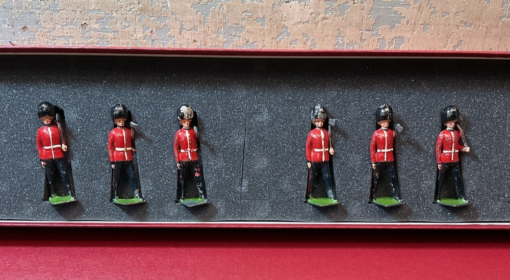 WBritain, #82 Pioneers With Axe, 6Pcs, As Found