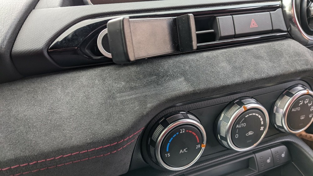 Fiat 124 Spider Vent Phone Holder