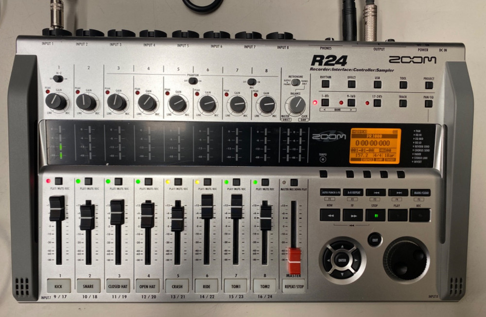 ZOOM R24 Multitrack Recorder Interface Controller Sampler 24-Track *WORKING