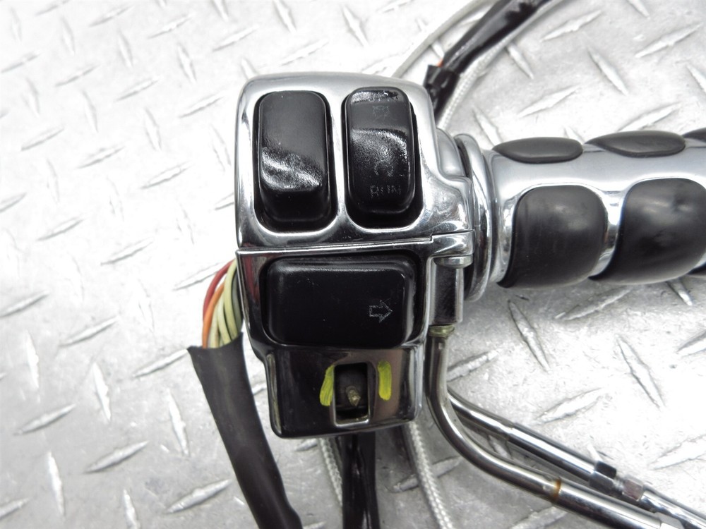 2004 04 Harley Davidson FLHTCI Shriner Shrine Right Handlebar Switch Cables Grip