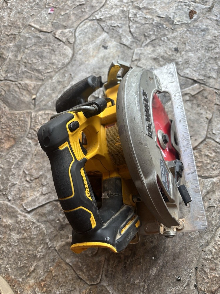 Dewalt 20v max cordless-brushlesscircular saw