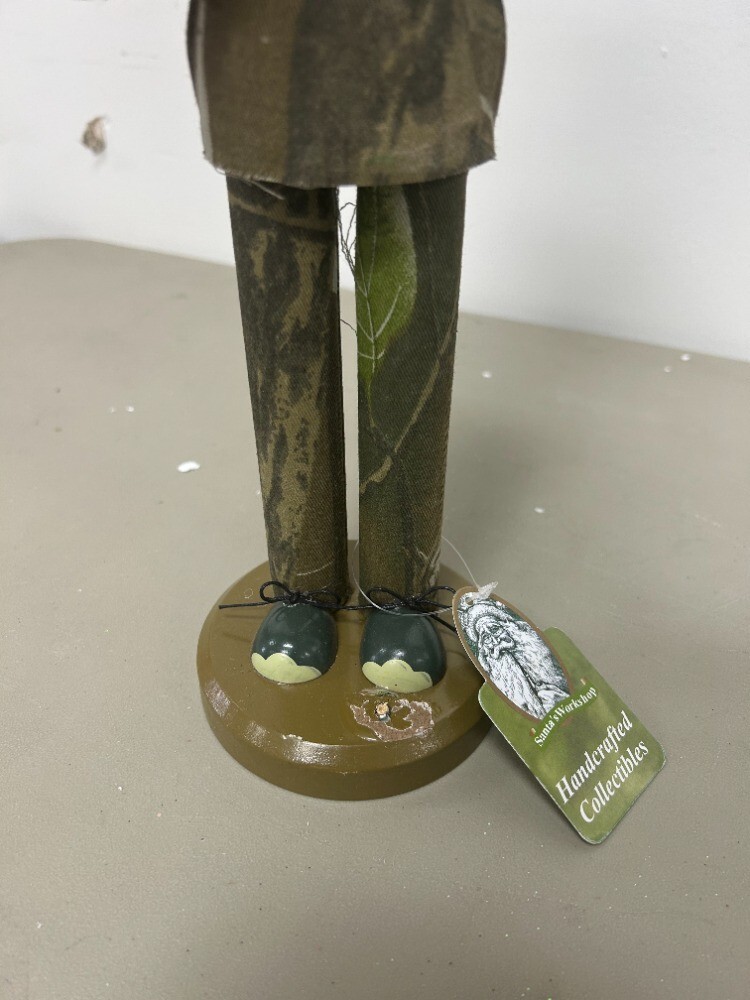 Santas Workshop Turkey Hunter Nutcracker *DAMAGED*