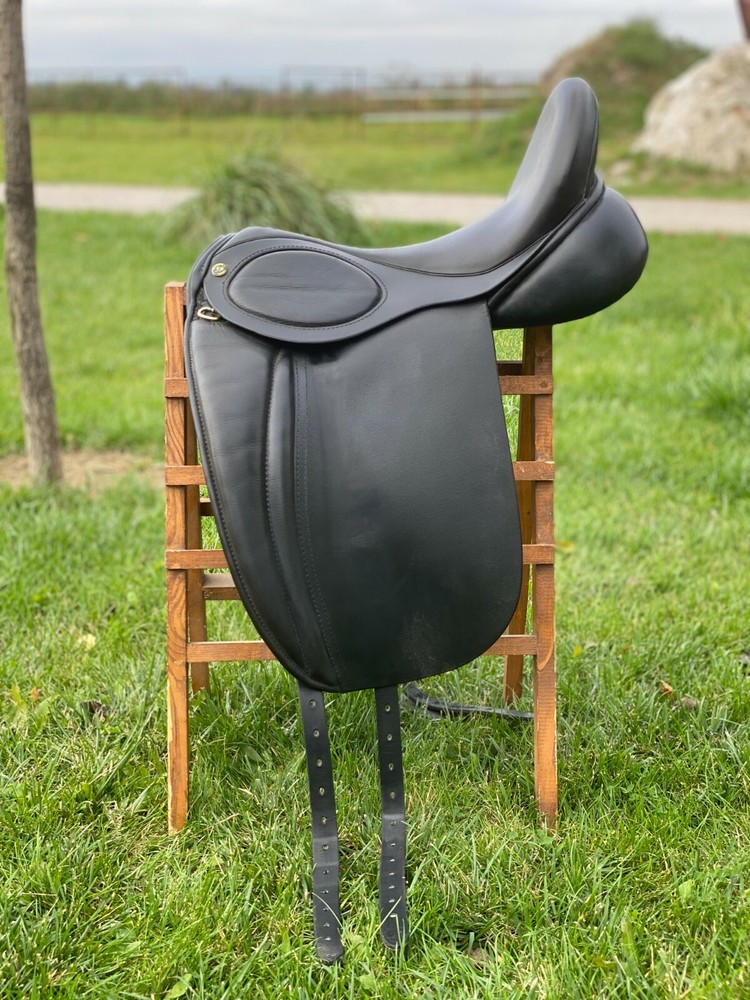 Dressage saddle Hulsebos WB4 17"