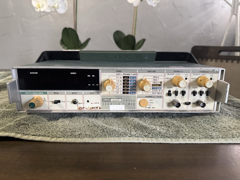 FLUKE 1953A COUNTER TIMER - NO TESTED