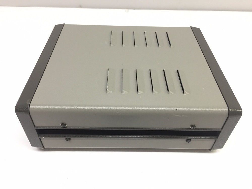 Queensgate Instruments AX100 Positioning Controller