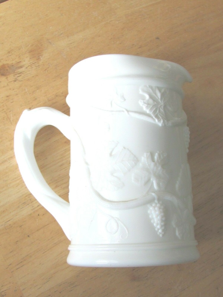 ORNATE VINTAGE MILK GLASS PITCHER HIGH RELIEF GRAPE PATTERN MEDALLION SIDE