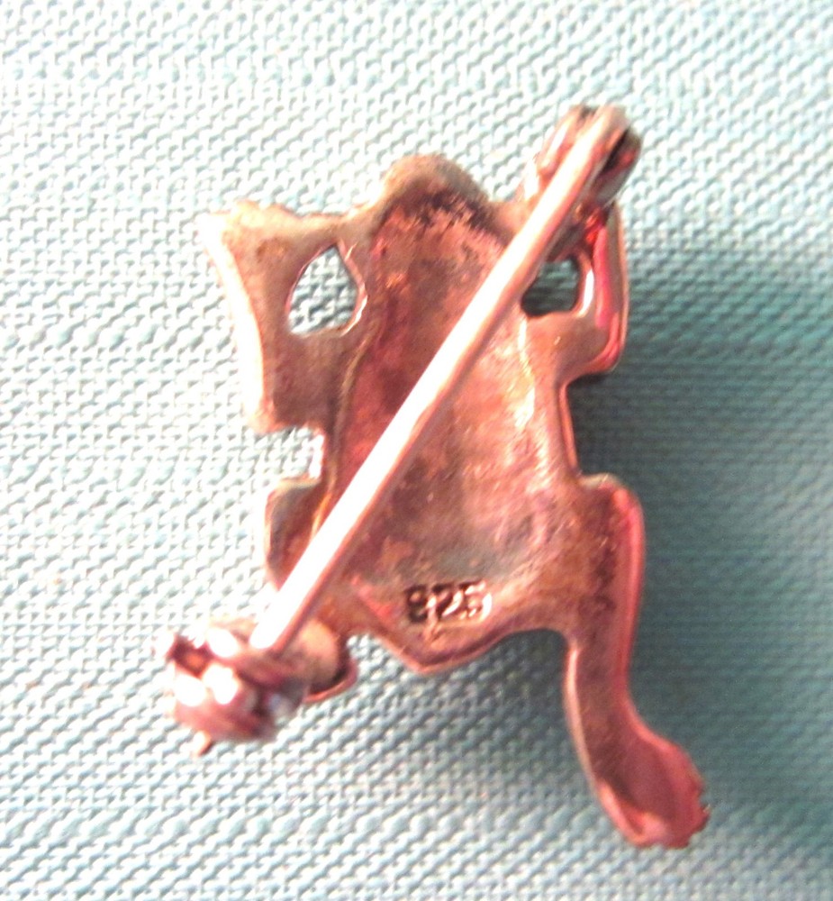 VINTAGE MARCASITE MINI FROG PIN WITH RUBY EYES