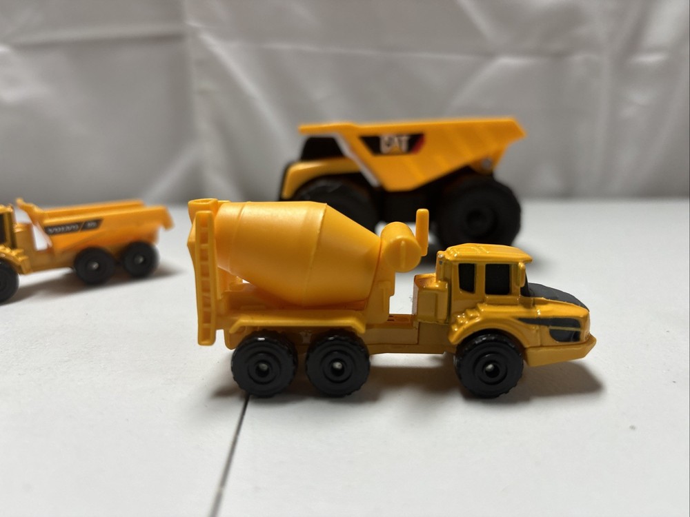 6 Construction Toy Vehicles ￼