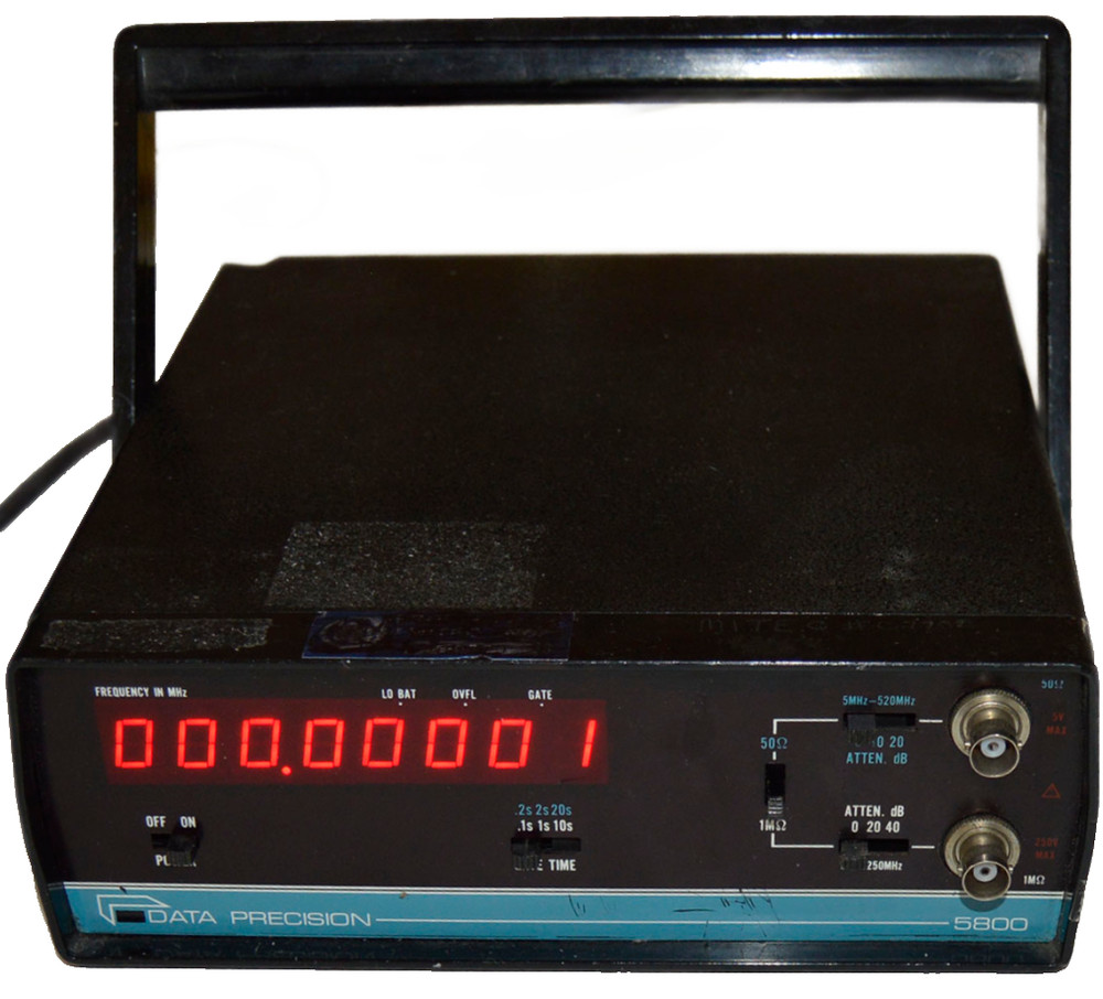 Frequency Counter AC DC Power Source Data Precision 5800 Works 520 Mhz