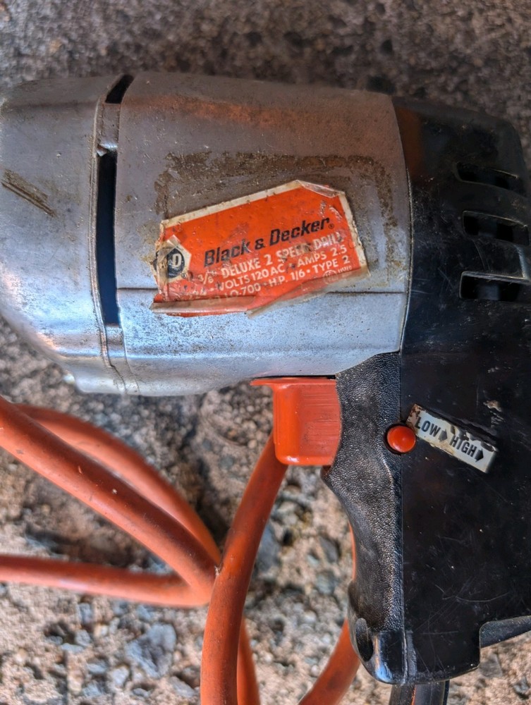 BLACK AND DECKER CORDED 3/8 DRILL WITHOUT CHUCK KEY *VINTAGE* *WORKING*