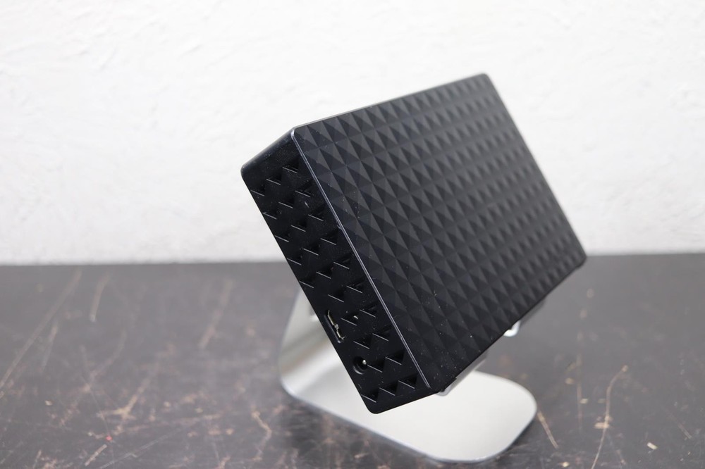 Seagate Expansion Desktop External Hard Drive 3TB Model: SRD00F2 USB & Adapter