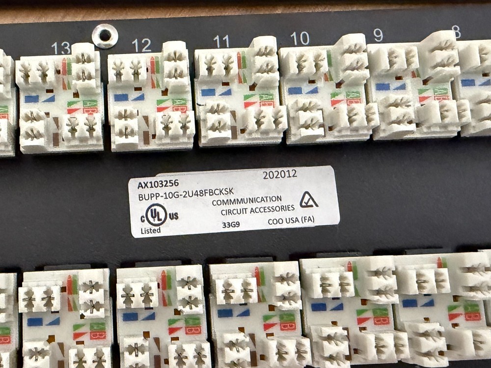 BELDEN AX103256, 10GX KEY CONNECT PATCH PANEL (MISSING CAPS)