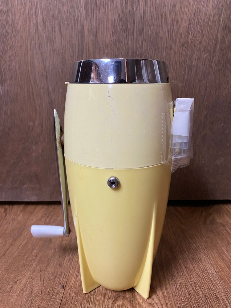 Dazey Retro Ice Crusher Yellow Rocket Iceramic 1950’s